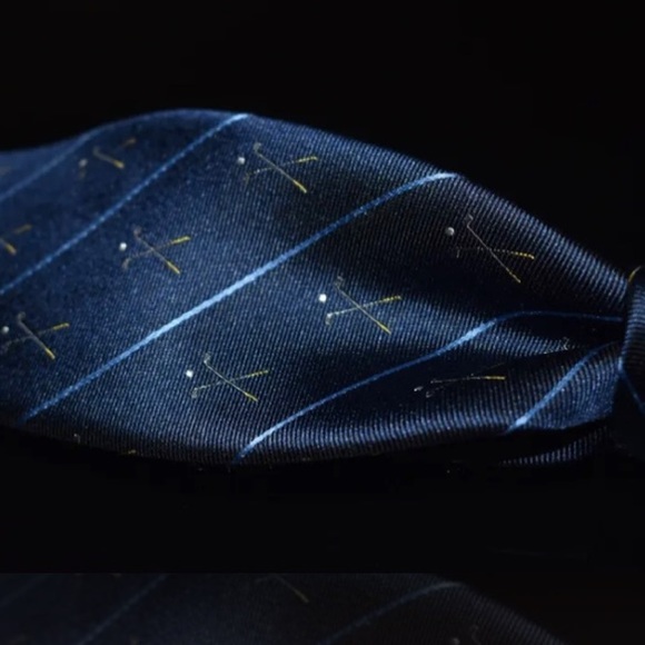 NWOT The Tie Bar Stain Resistant Blue Stripe Golf Club Silk Tie - Picture 3 of 6